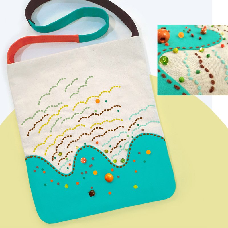 12x14 inch tote. Fun and original with hand-stitched design with felt and beads - 手提包/手提袋 - 其他材質 