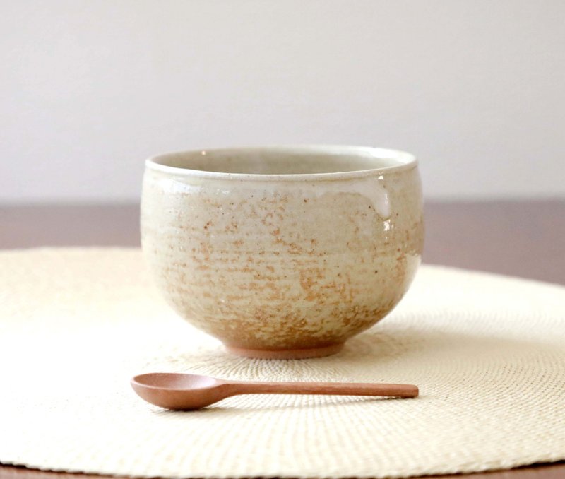 藁灰釉のボウル / カフェオレやスープ、シチューなどにも - 碗 - 陶 卡其色