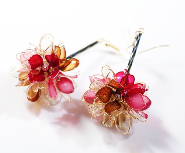 A pair of flower ball autumn gold x red hand-made jewelry earrings