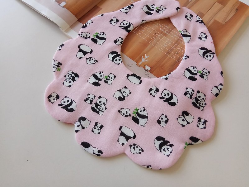 日本綿紗布 粉底貓熊  棉紗款雲狀圍兜 嬰兒圍兜  六層紗 八層紗 - 滿月禮物 - 棉．麻 粉紅色