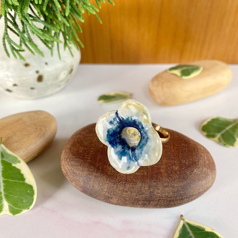 Flower Ring/ Ceramic / jewelry - General Rings - Pottery White