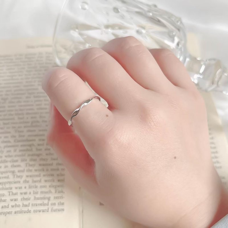 Twisted Twist 925 Sterling Silver Ring Adjustable Ring - แหวนทั่วไป - เงินแท้ สีเงิน