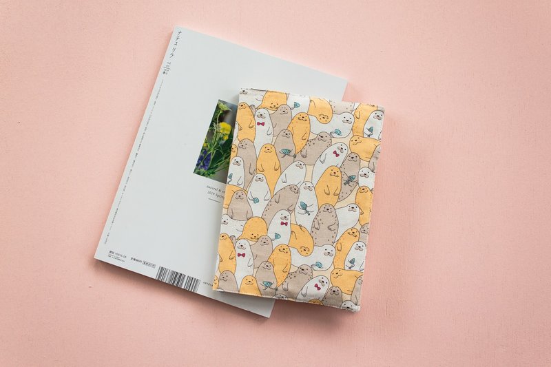 女生的新年禮物  A5書衣  海獅黃 - 書衣/書套 - 棉．麻 黃色