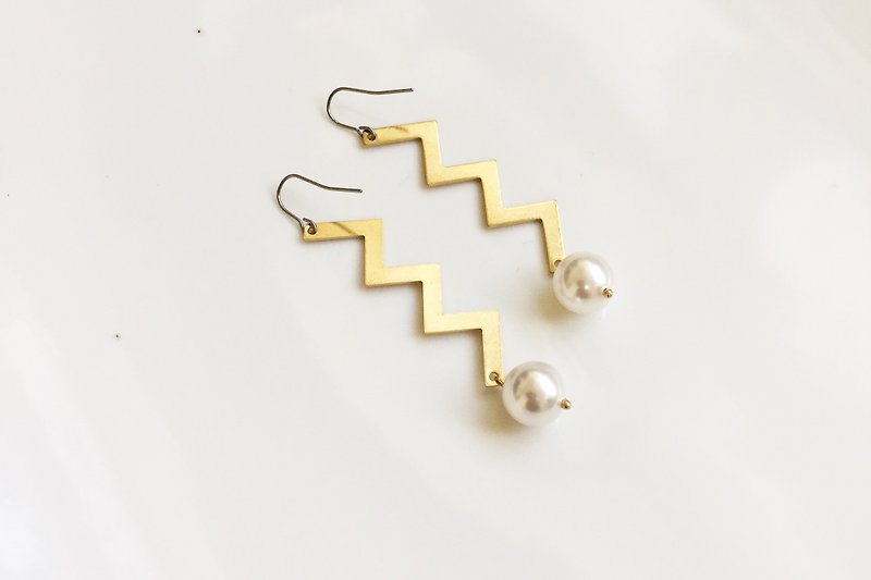 [40% off print edition] Pearl brass earrings - Earrings & Clip-ons - Gemstone Gold