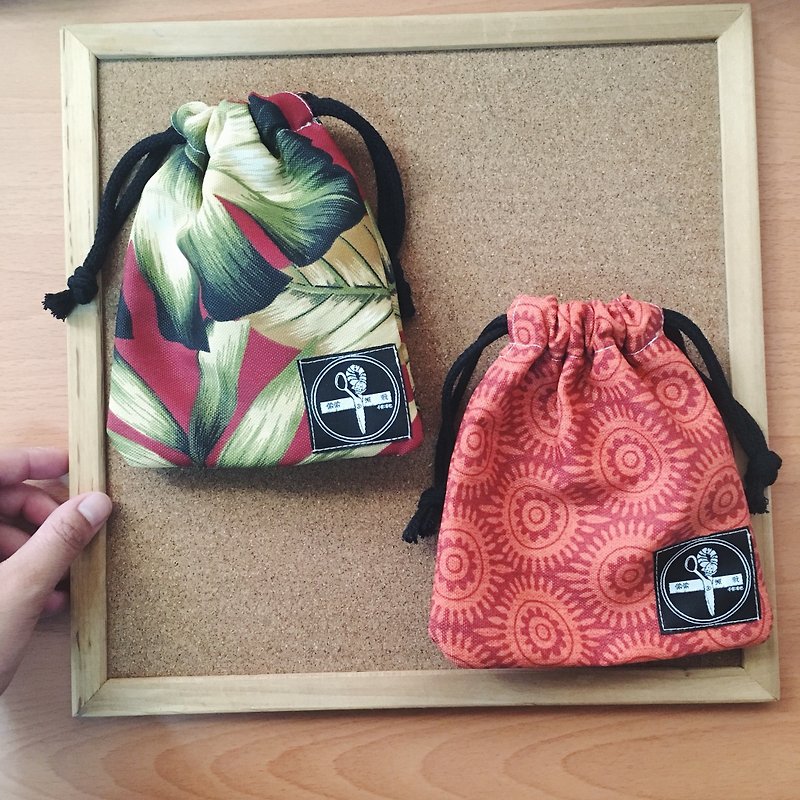 Small beam storage bag / passion leaves, beautiful floor tiles - Toiletry Bags & Pouches - Cotton & Hemp Red