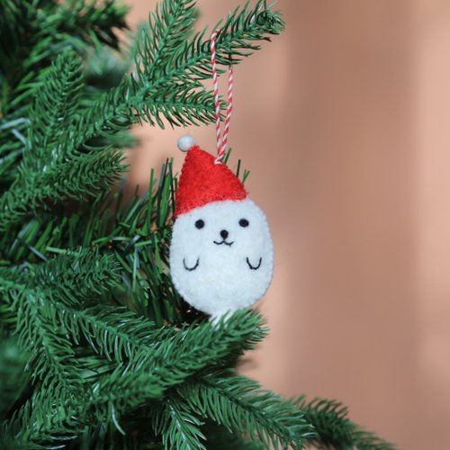 もこもこくつ下に入ったペンギンさんのクリスマスオーナメント　羊毛フェルト もこもこくつ下に入ったペンギンさんのクリスマスオーナメント