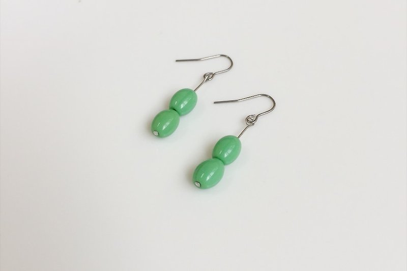 Big green bean string ball shape earrings - ต่างหู - แก้ว สีเขียว