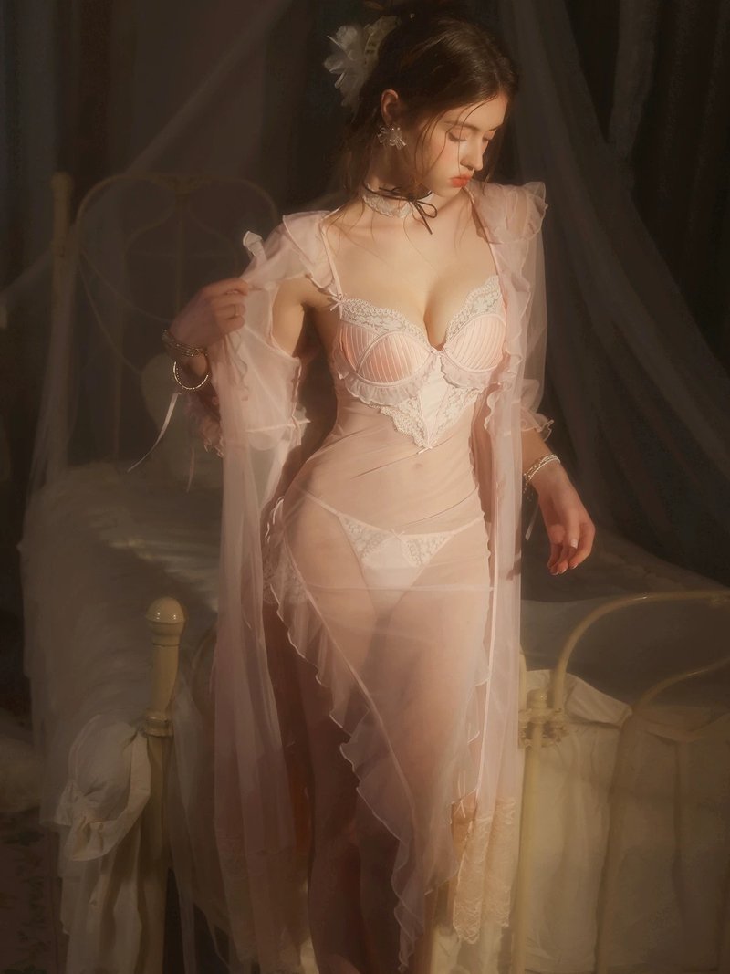 long dress sheer ruffle with matching lace - 睡衣/居家服 - 其他材質 
