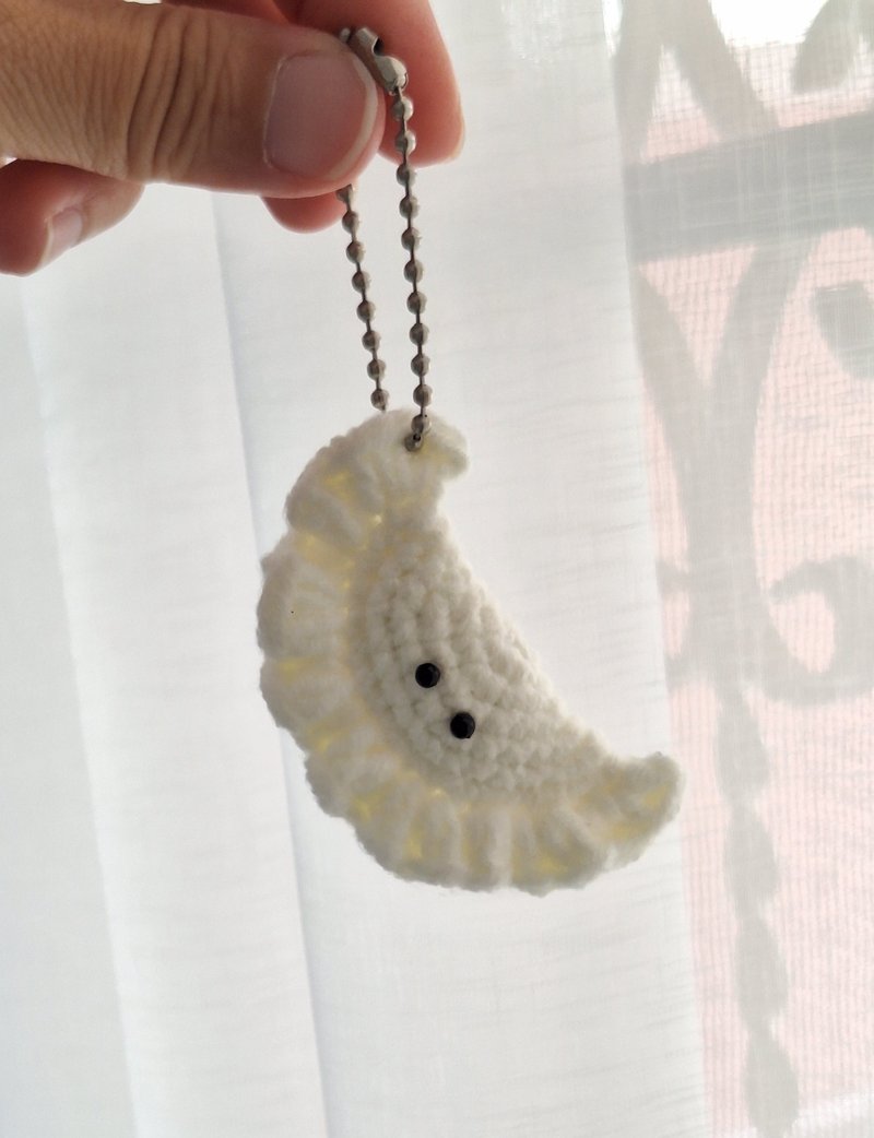 Cute white dumpling bag charm/ keychain, Crochet handicraft - 鑰匙圈/鑰匙包 - 棉．麻 白色