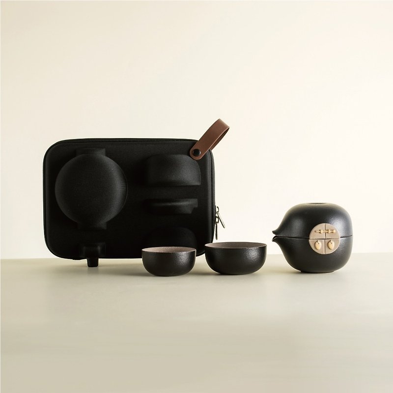 [Lu Bao LOHAS] Open Door See Blessing Travel Tea Set won Taiwan Golden Pin Design Award - Teapots & Teacups - Pottery Black