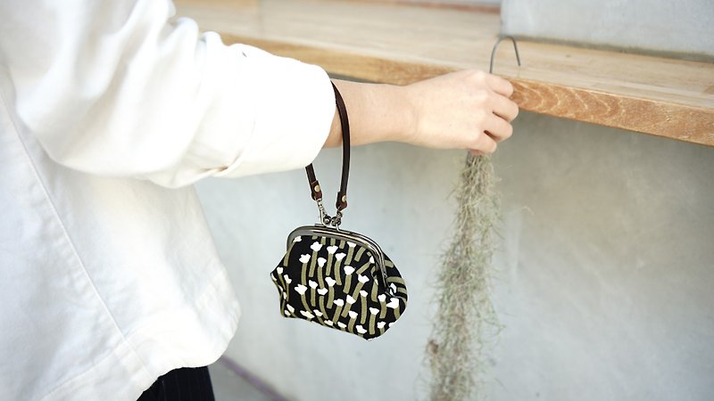 Wrist bag / fat bag / wallet / mouth gold bag / タンポポ fat bag - Wallets - Cotton & Hemp 