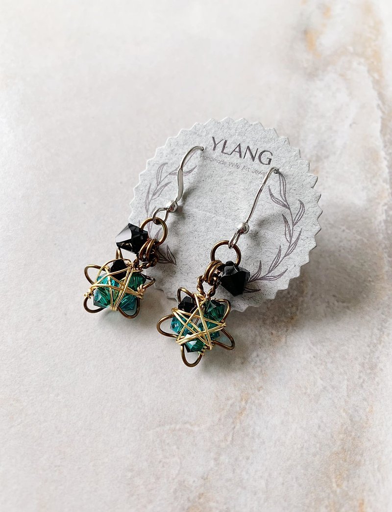 [Xiaoxing.com] Star-shaped earrings Swarovski crystal / art Bronze(painless Clip-On/ ear hook) - ต่างหู - โลหะ หลากหลายสี