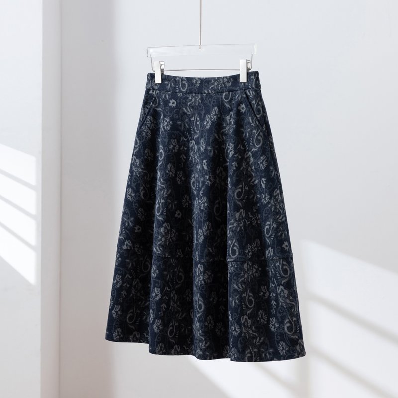 [Autumn/Winter Staple] Voluminous Silhouette for a Glamorous Look! Elegant Patterned Skirt in Navy 251112-1 - 裙子/長裙 - 其他材質 藍色