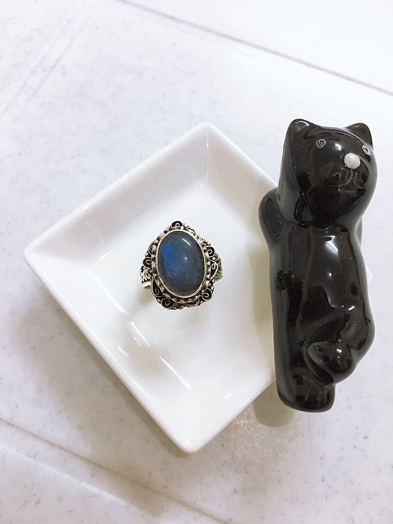 Labradorite Ring Handmade in Nepal 92.5% Silver - แหวนทั่วไป - เครื่องเพชรพลอย 