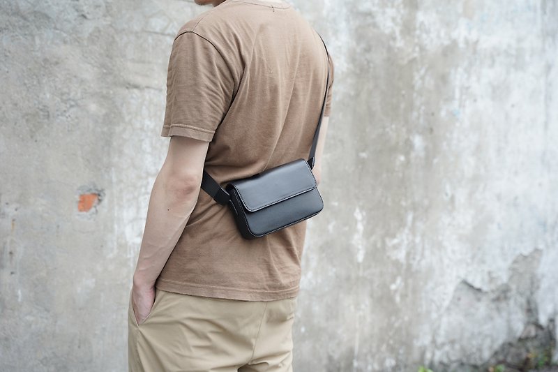 Men's portable square bag | Carry it casually and it will be the focus of your outfit | - Messenger Bags & Sling Bags - Genuine Leather Black