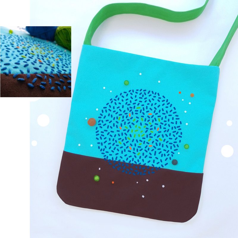 12x13.5 inch tote. Fun and original with hand-stitched design and beads - 手提包/手提袋 - 其他材質 藍色