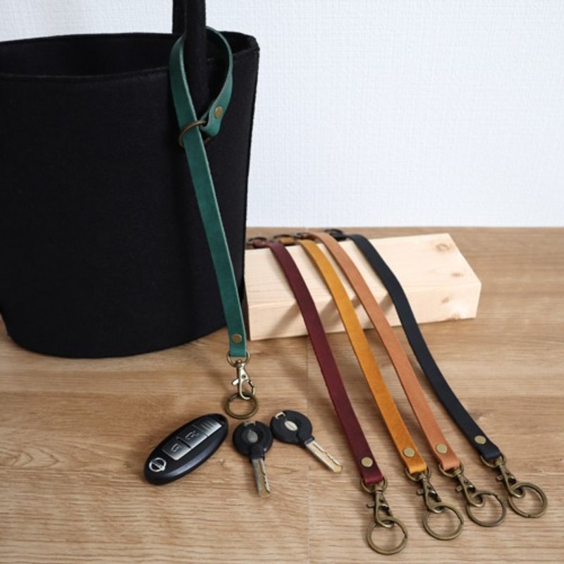 A convenient key strap for tote bags etc. made of Himeji leather in chic colors. - พวงกุญแจ - หนังแท้ 