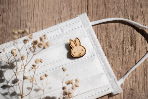 ninety second 【Pinkoi x miffy】尖耳 miffy 香氛口罩扣 / 磁吸別針