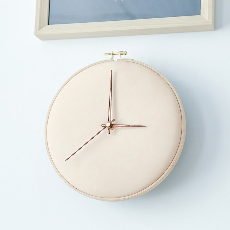 Japanese minimalist handmade leather creative embroidered stretch wall clock fashion personality modern living room bedroom home mute clock - นาฬิกา - หนังแท้ ขาว