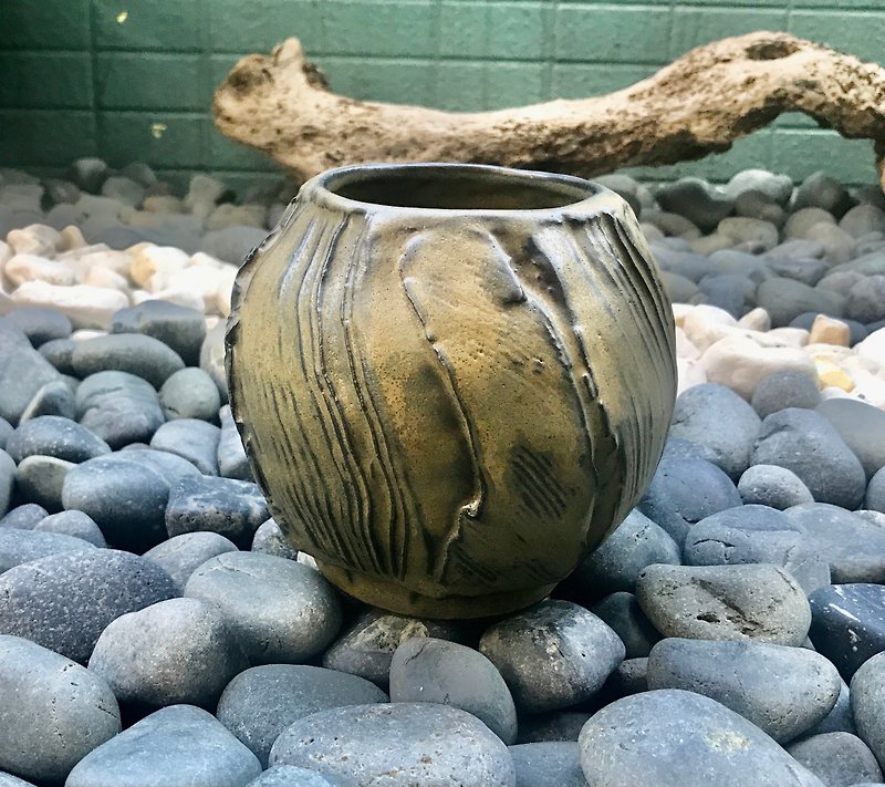 穴の開いた濃い緑色の陶器陶器鉢陶器花瓶陶器鉢花飾りギフトスケッチ鉢植え植物 - 観葉植物 - 陶器 多色