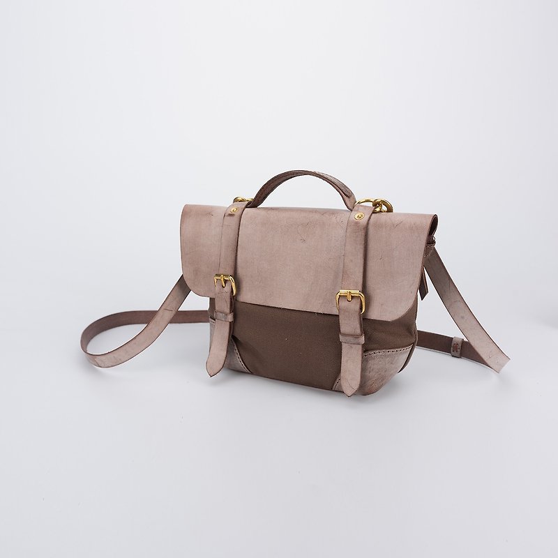 [Canvas meets leather] Summer lightweight small canvas messenger bag handbag shoulder bag fog Wax color matching - กระเป๋าแมสเซนเจอร์ - ผ้าฝ้าย/ผ้าลินิน หลากหลายสี