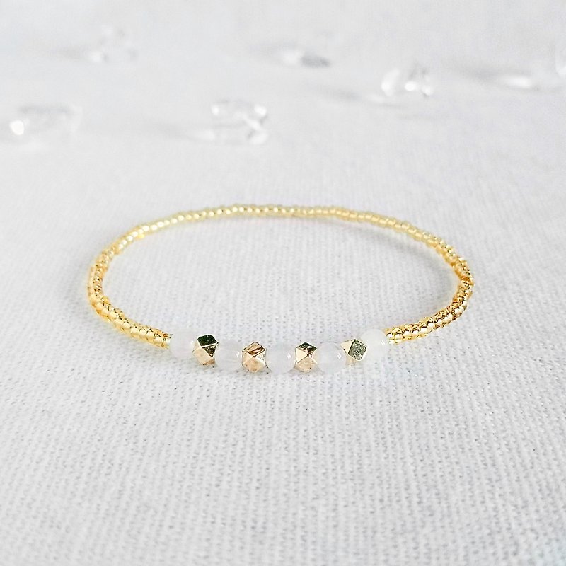 Moonstone Golden Dainty Crystal Bracelet || June Birthstone || Christmas Gift - สร้อยข้อมือ - คริสตัล ขาว