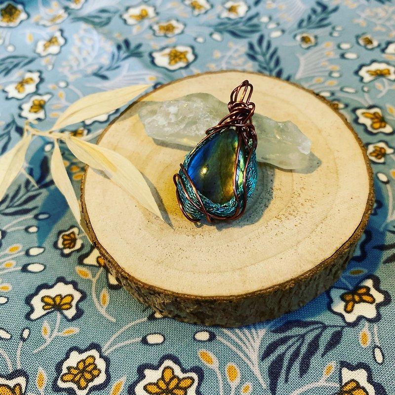 Labradorite pendant - Necklaces - Semi-Precious Stones Blue
