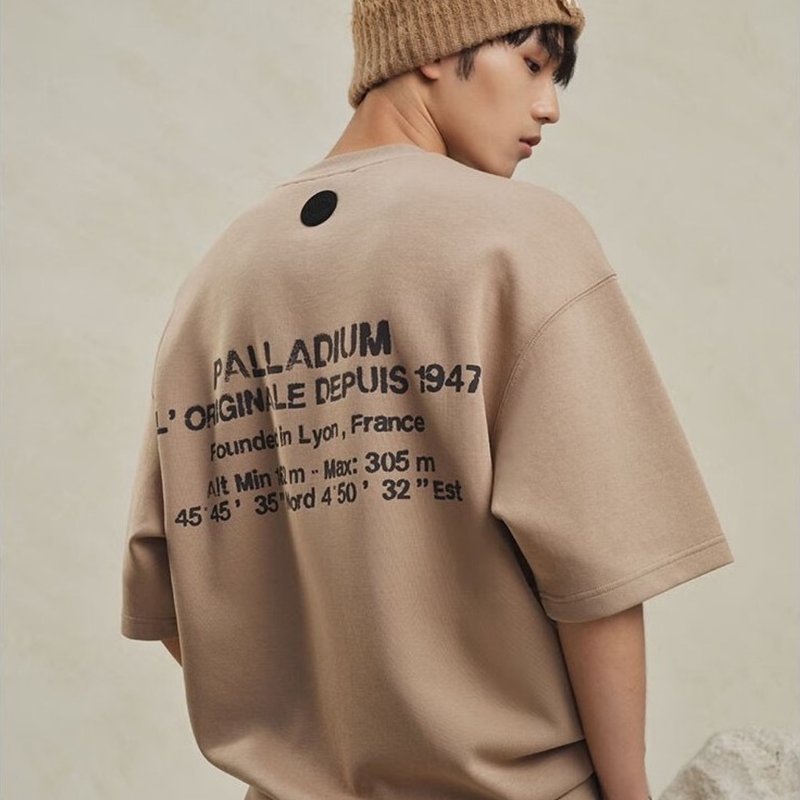 【會員日】PALLADIUM 厚磅寬鬆落肩休橡膠LOGO短T 107780-253 - 男 T 恤 - 棉．麻 多色