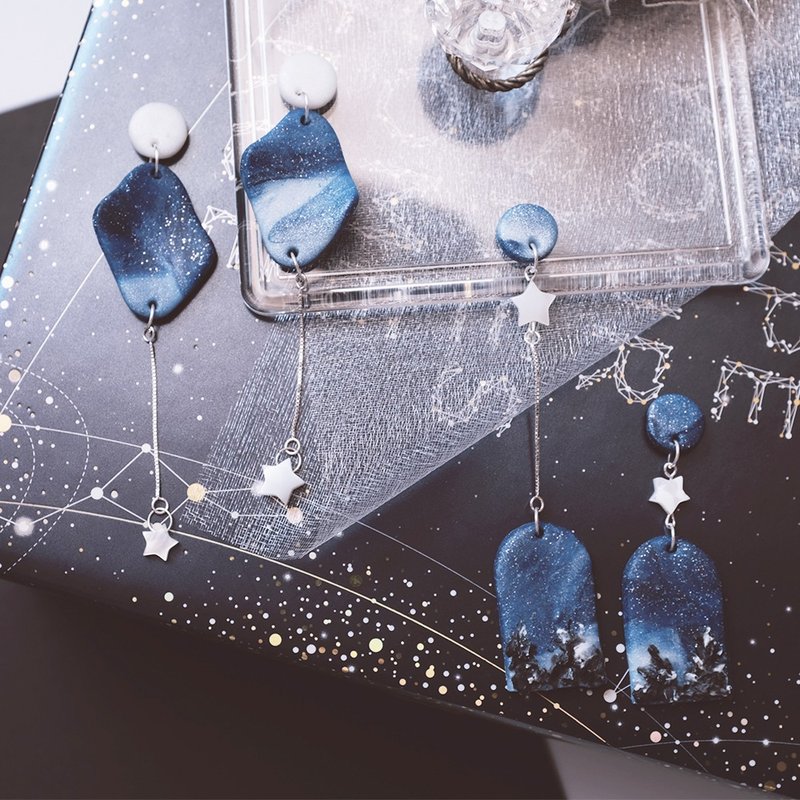 Soft pottery earrings earrings starry night three-dimensional painting forest sky starry night sky starry sky blue sky custom gift - ต่างหู - ดินเหนียว สีน้ำเงิน