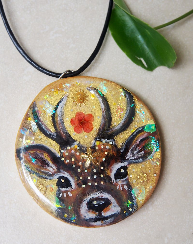 Deer : Spirit animal hand-painted wooden necklace - สร้อยติดคอ - ไม้ สีนำ้ตาล