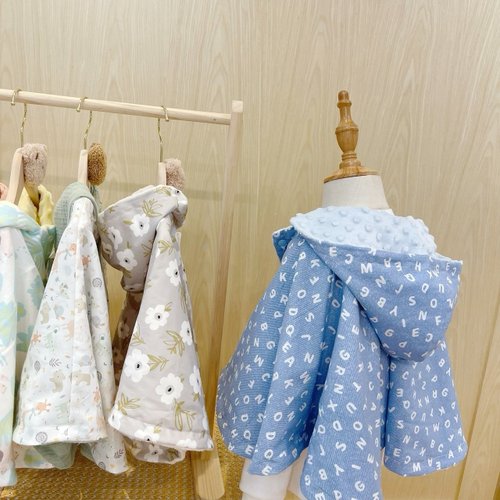 Lianne baby 梨安手工嬰兒禮物 彌月禮 新生兒見面禮 周歲禮 牛仔Boy英文學 嬰幼兒80-100公分 手工保暖斗篷嬰兒禮物 彌月禮盒