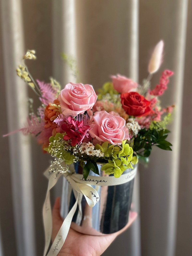 【花訴花藝】玫瑰花抱抱桶/開幕花禮/捧花 永生花 - 乾燥花/永生花 - 植物．花 
