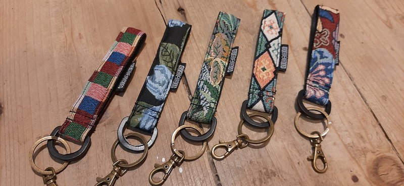 AMINS SHINY WORLD 手工民族織布圖騰相機帶多工鑰匙圈2.0 - 鑰匙圈/鑰匙包 - 棉．麻 多色