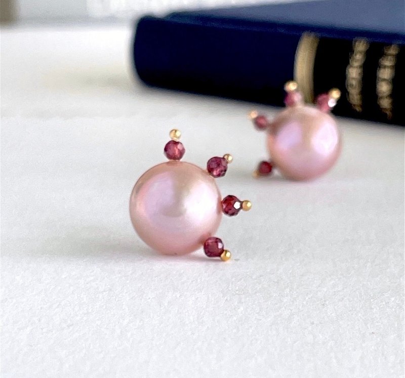 Button-shaped Lebel Pearl Garnet Stud Earrings K14gf - ต่างหู - ไข่มุก หลากหลายสี