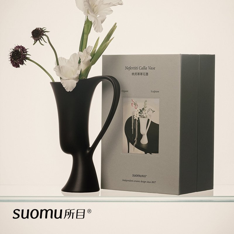 [Nefertiti Flower Vase] Suomu original ceramic curve art vase desktop flower vase gift - Pottery & Ceramics - Porcelain Black