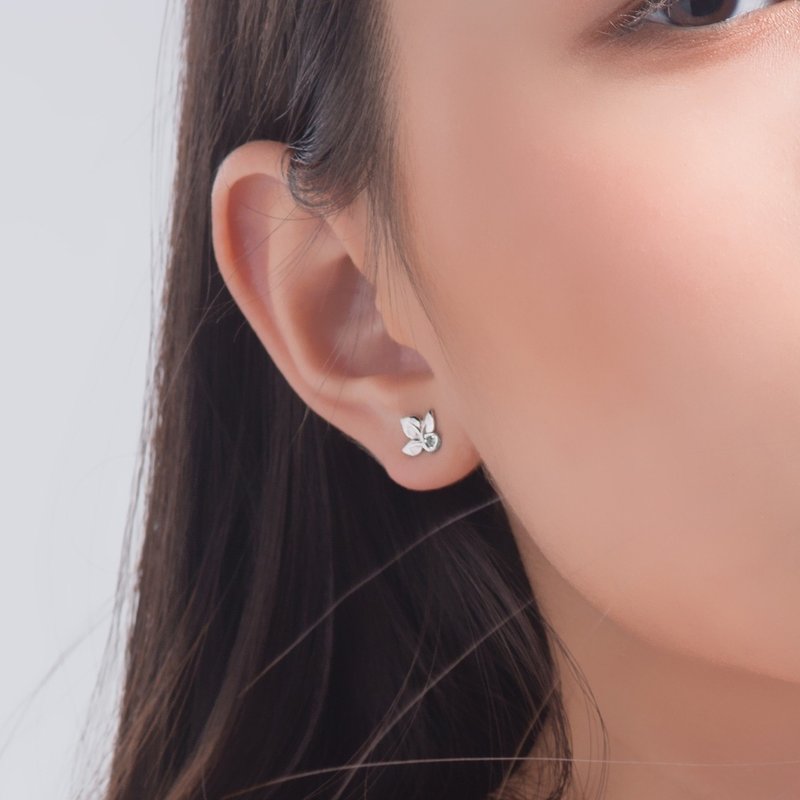 Rosebell Leaf Earring with White Zircon - 耳環/耳夾 - 半寶石 銀色