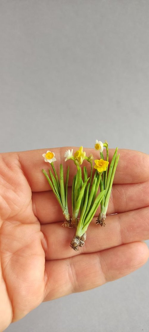 MiniatureFlowersArt Daffodils. Botanical miniature 1:12 for a doll's house