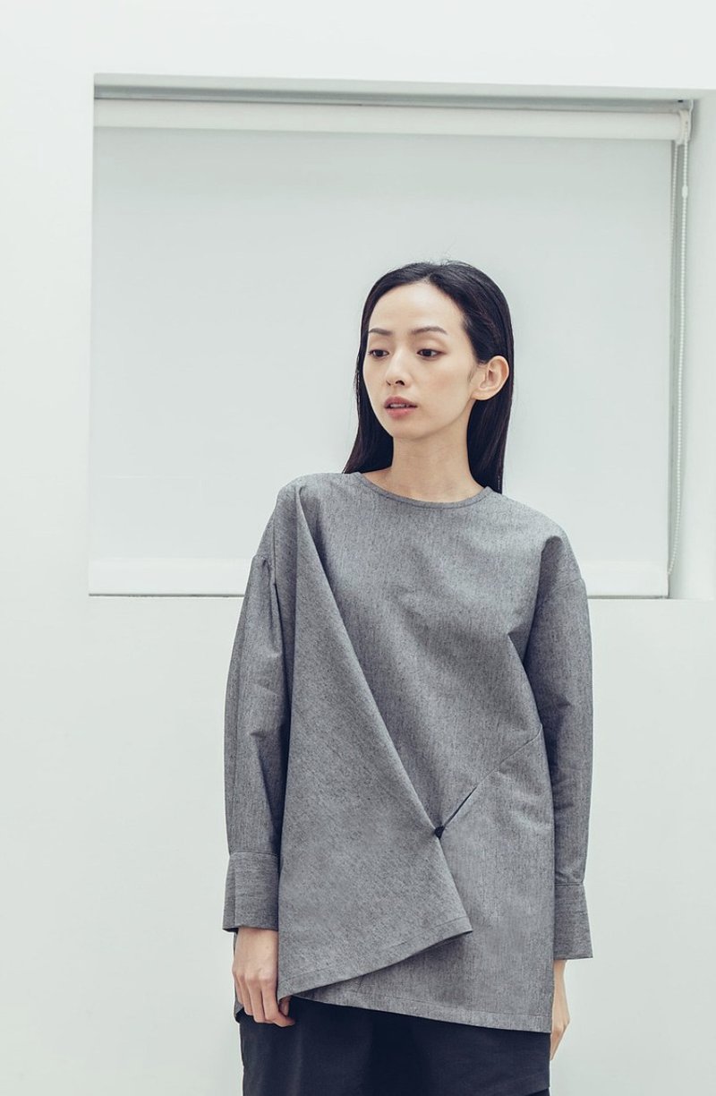 Half-breasted long-sleeved top (black/grey) Organic Cotton & Recycle - เสื้อผู้หญิง - ผ้าฝ้าย/ผ้าลินิน สีเทา