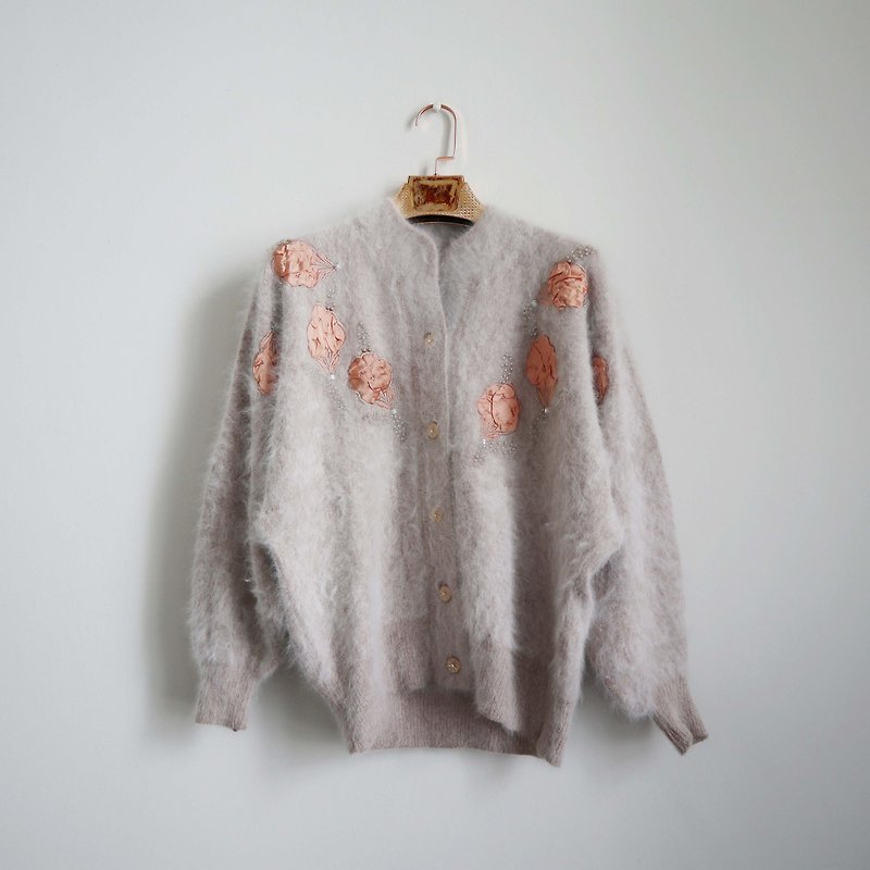 Pumpkin Vintage. Ancient embroidered beaded ribbon flower rabbit fur cardigan sweater coat - สเวตเตอร์ผู้หญิง - วัสดุอื่นๆ 