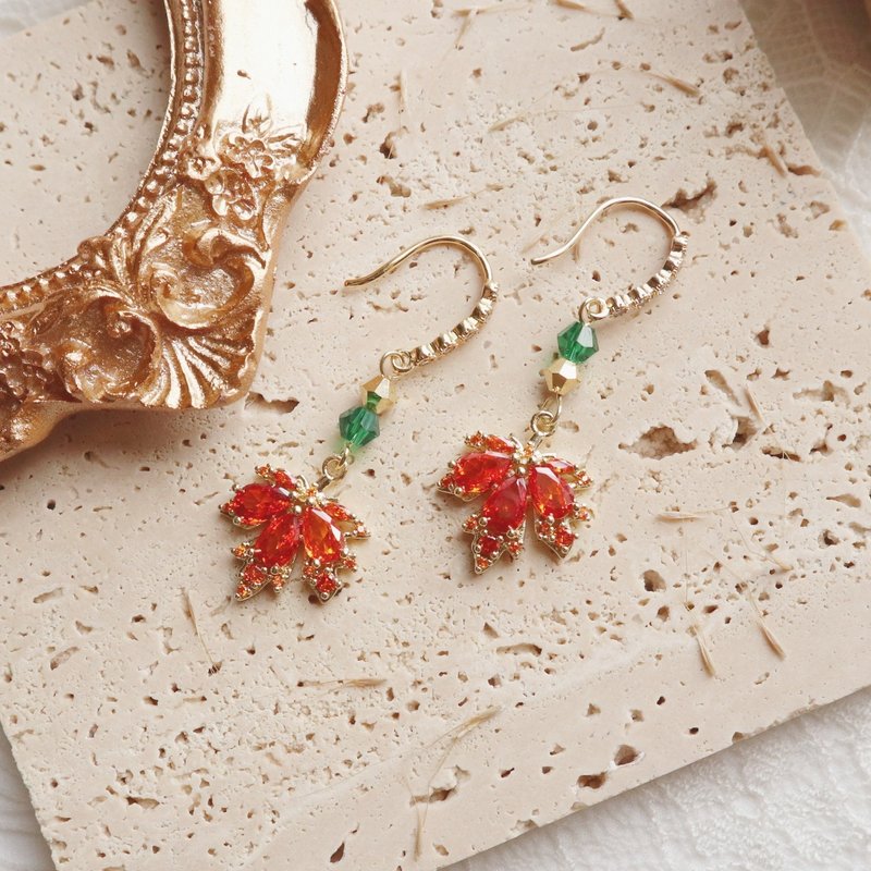 [Autumn and Winter Series] Autumn Stone Red Leaves Hypoallergenic Earrings - ต่างหู - โลหะ สีทอง