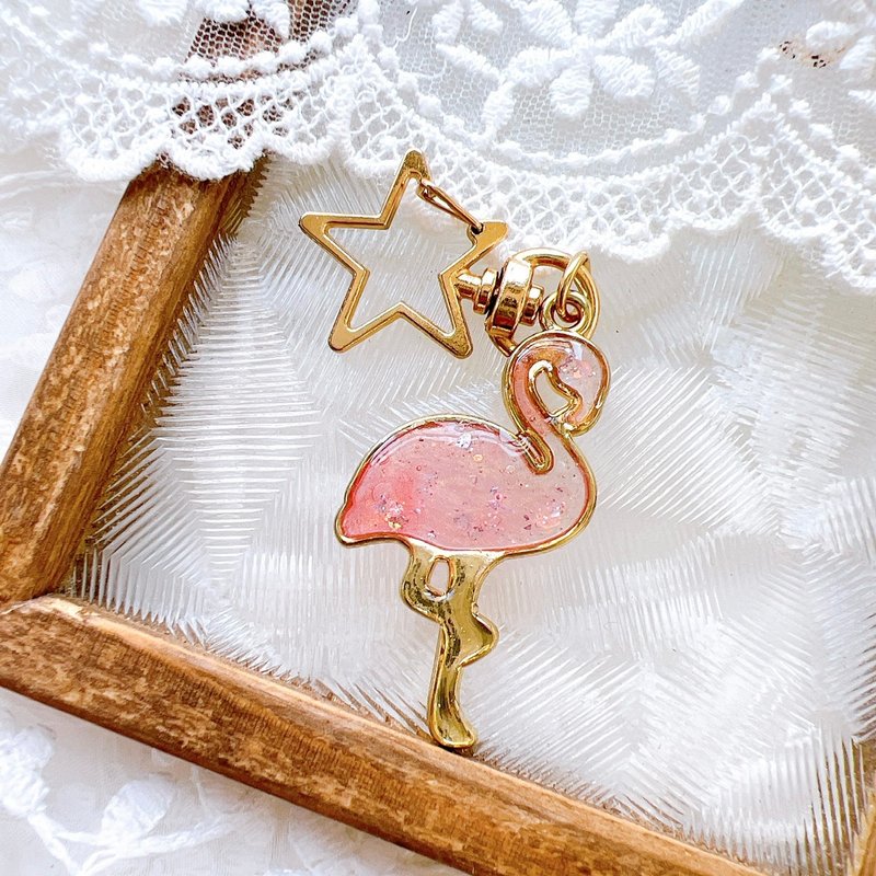 flamingo accessories handmade keyring keychain bag gift - ที่ห้อยกุญแจ - วัสดุอื่นๆ สึชมพู