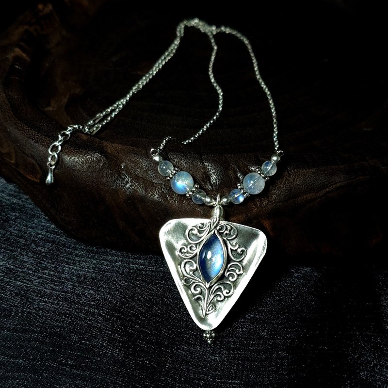 Pendant moonstone horse eye azure halo 925 silver necklace Gemstone handmade metalwork - สร้อยคอ - เครื่องเพชรพลอย 