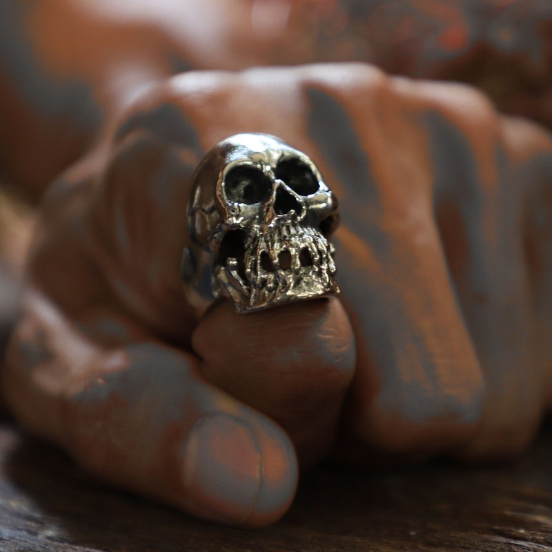 Memento Mori 925纯银制成的男士骷髅戒指925摩托车 - 戒指 - 純銀 銀色