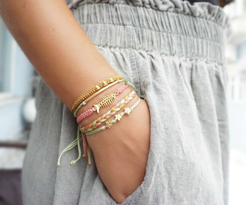 Boho Bracelet with Fish Charm Macrame Cotton Cords Summer bracelet - 手鍊/手環 - 棉．麻 綠色
