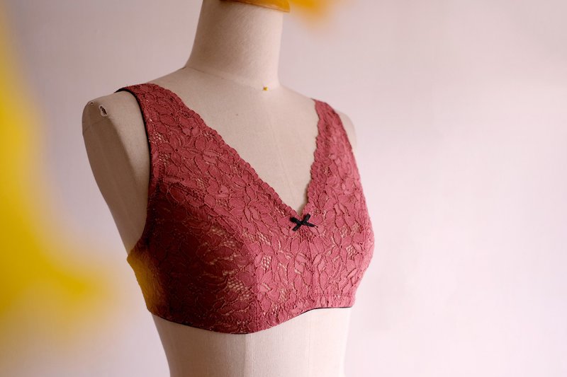 【Strong Sport】Seduction・Covered French Lace Underwear Bralette・Made in Taiwan - ชุดชั้นในผู้หญิง - ผ้าฝ้าย/ผ้าลินิน สีแดง