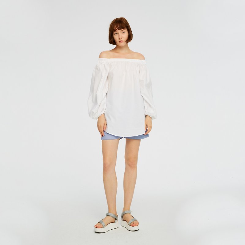 10 MOOn Women'stop  off-the-shoulder long-sleeved white top - เสื้อผู้หญิง - ผ้าฝ้าย/ผ้าลินิน ขาว