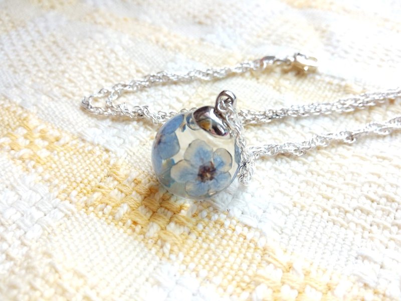 Pressed flowers jewelry resin necklace silver chain, pressed flower pendant - Necklaces - Glass Blue