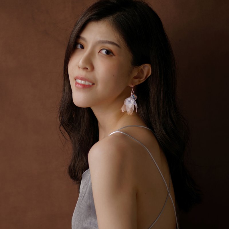 Shelley | 無瑕藍白條紋布花多角光澤感水晶耳環 - Earrings & Clip-ons - Other Materials Blue