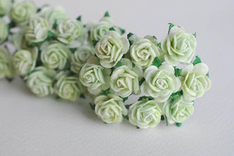paper flower centerpiece supplies, 100 pcs. Mini rose, size 0.8 cm., green color - 木工/竹藝/紙雕 - 紙 綠色