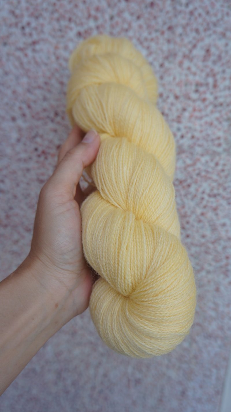 手染蕾絲線。淡黃(BFL) - 編織/羊毛氈/布藝 - 羊毛 